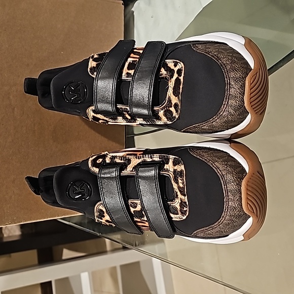Michael Kors Sneakers - Picture 2 of 7